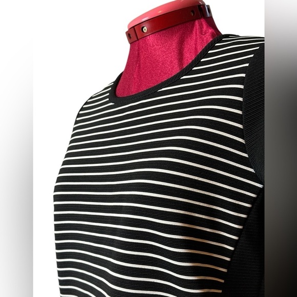 Kensie classic crew neck black white stripe shortsleeved structured top - Picture 2 of 9